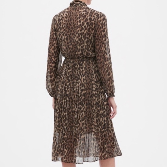 Banana Republic leopard print chiffon dress, bow neck, pleated skirt, size 2 - Picture 3 of 9